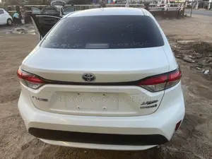 Toyota Corolla SE 2022 White