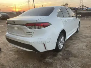 Toyota Corolla SE 2022 White