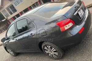 Toyota Yaris 2011 Gray