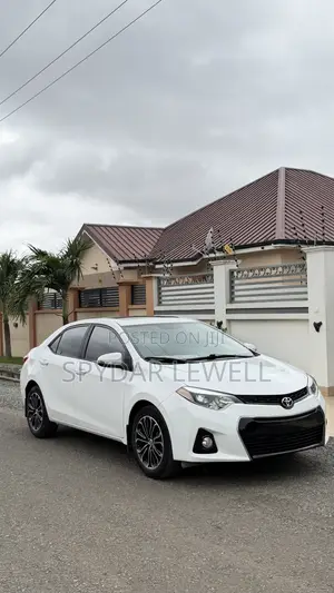 Toyota Corolla S 4dr Sedan (1.8L 4cyl CVT) 2016 White