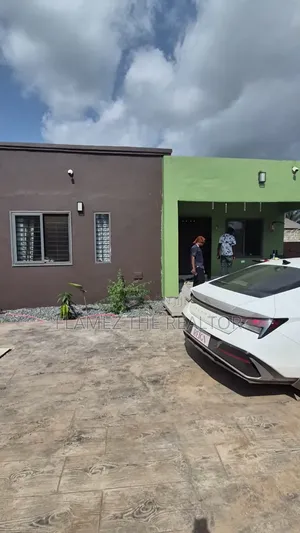 3bdrm House in Reggies Court, Amasaman for sale