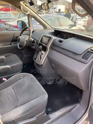 Toyota Voxy 2013 Silver