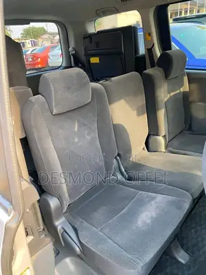 Toyota Voxy 2013 Silver