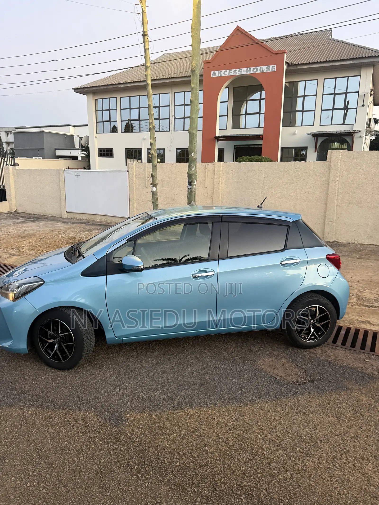 Toyota Vitz 1.3 FWD 5dr 2016 Blue