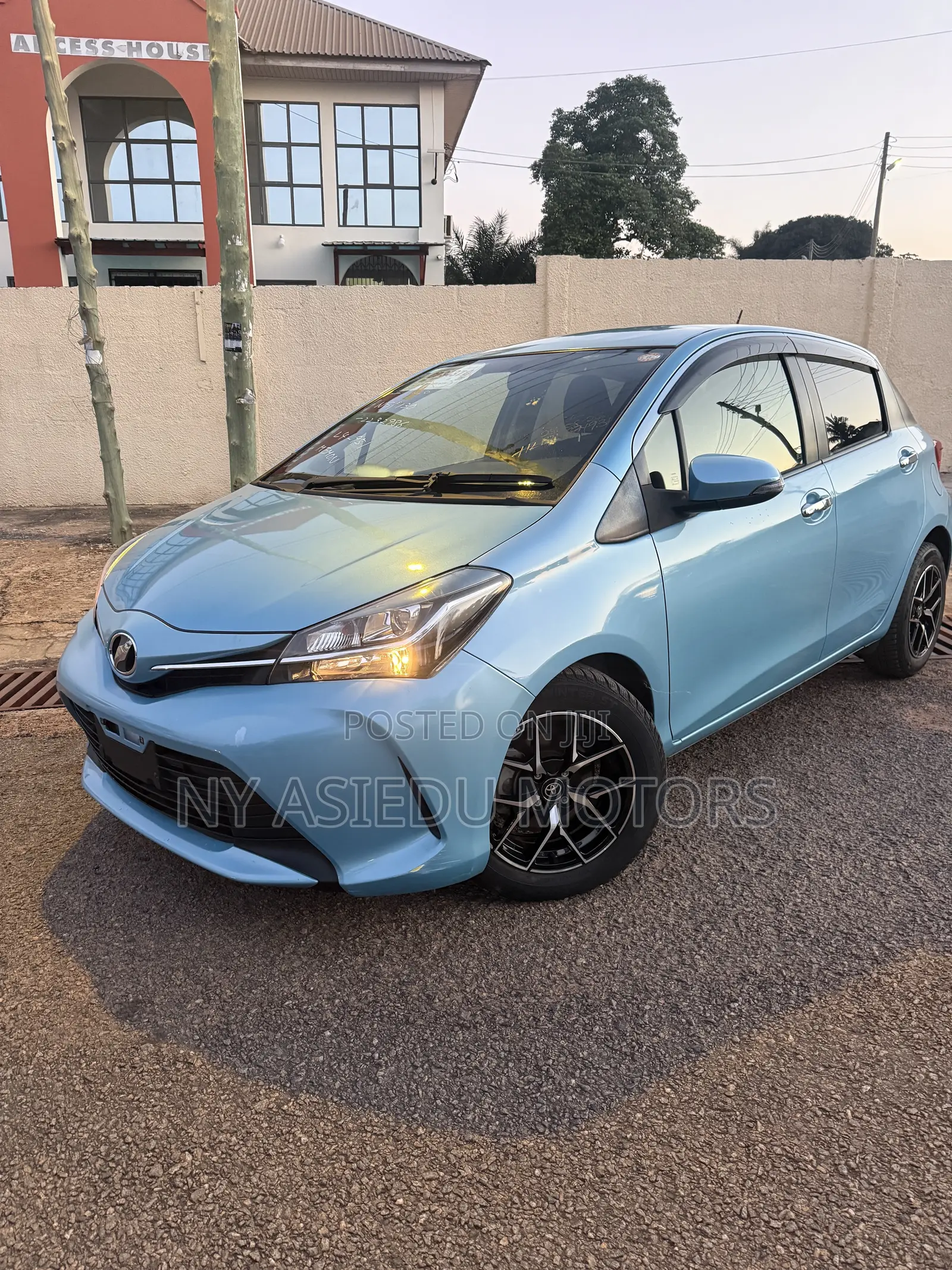 Toyota Vitz 1.3 FWD 5dr 2016 Blue