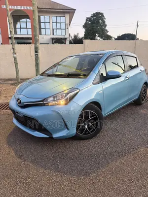 Toyota Vitz 1.3 FWD 5dr 2016 Blue