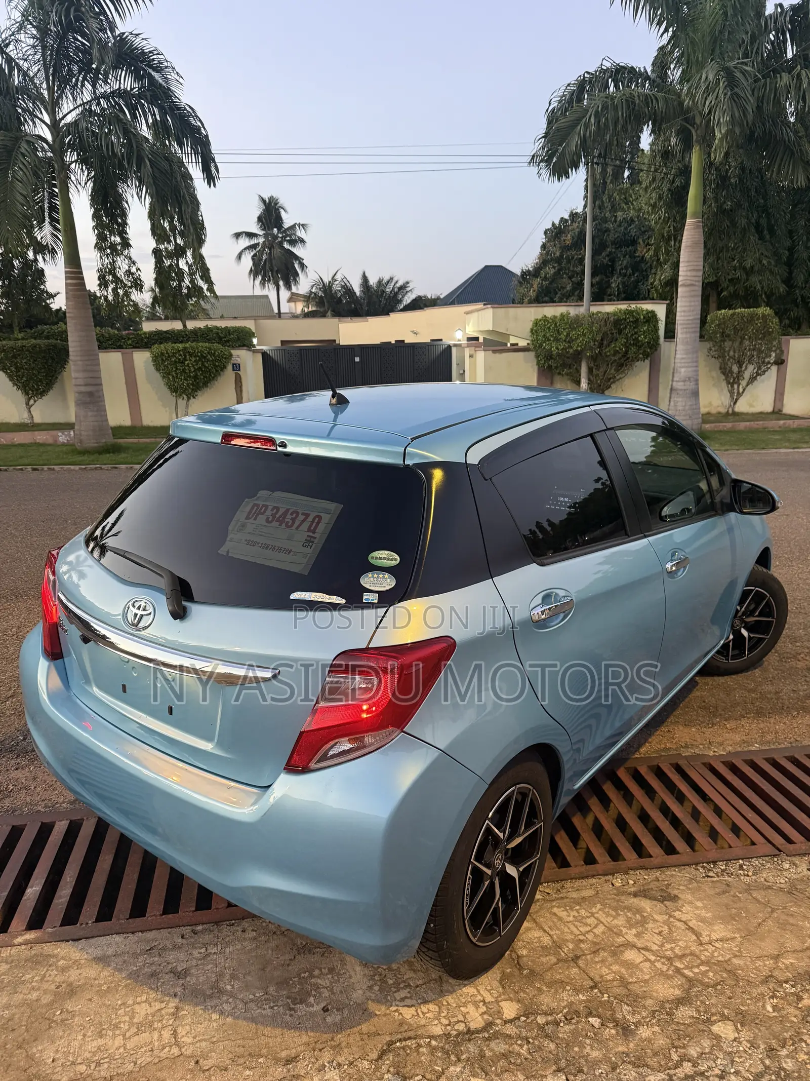 Toyota Vitz 1.3 FWD 5dr 2016 Blue