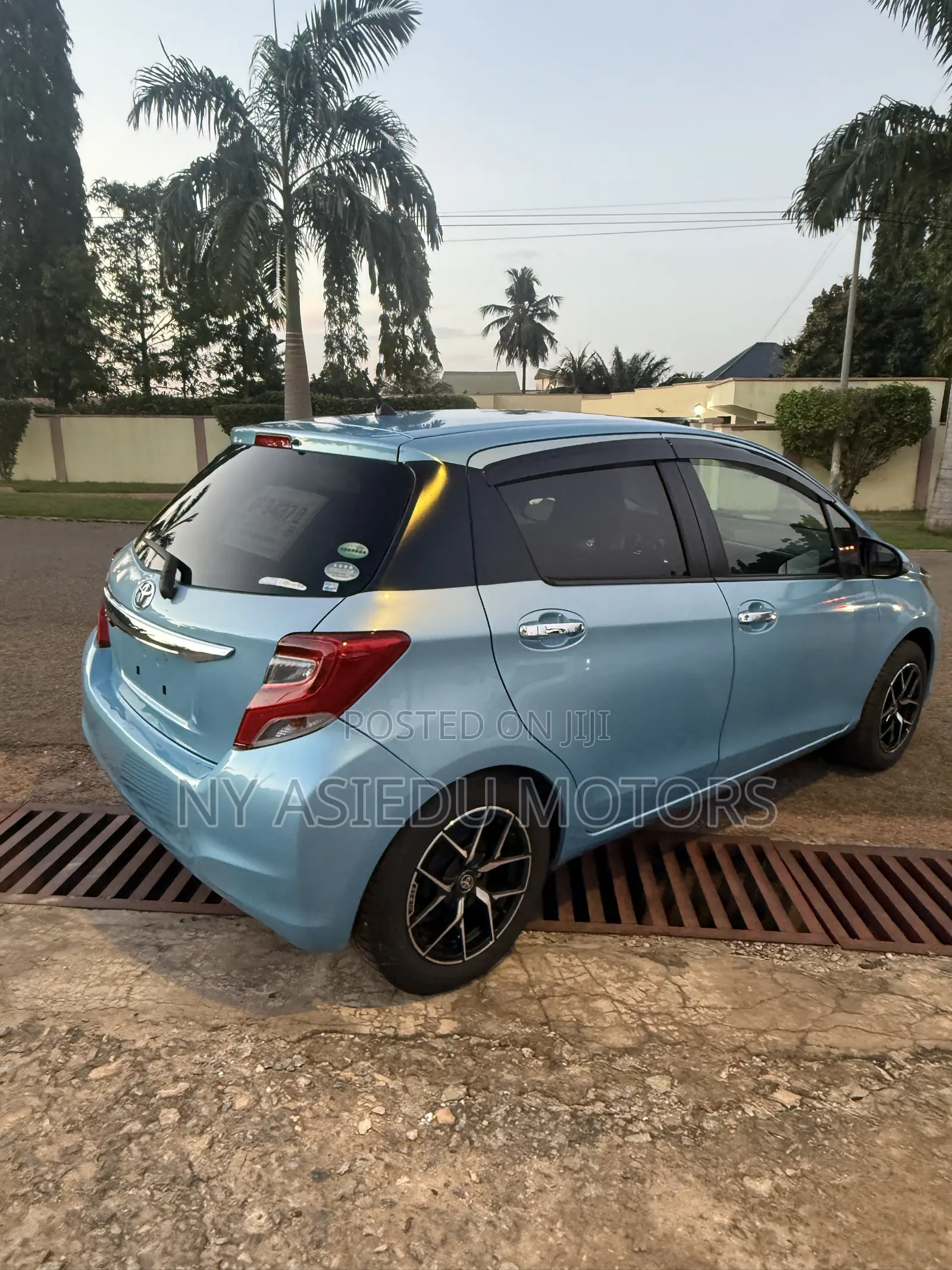 Toyota Vitz 1.3 FWD 5dr 2016 Blue