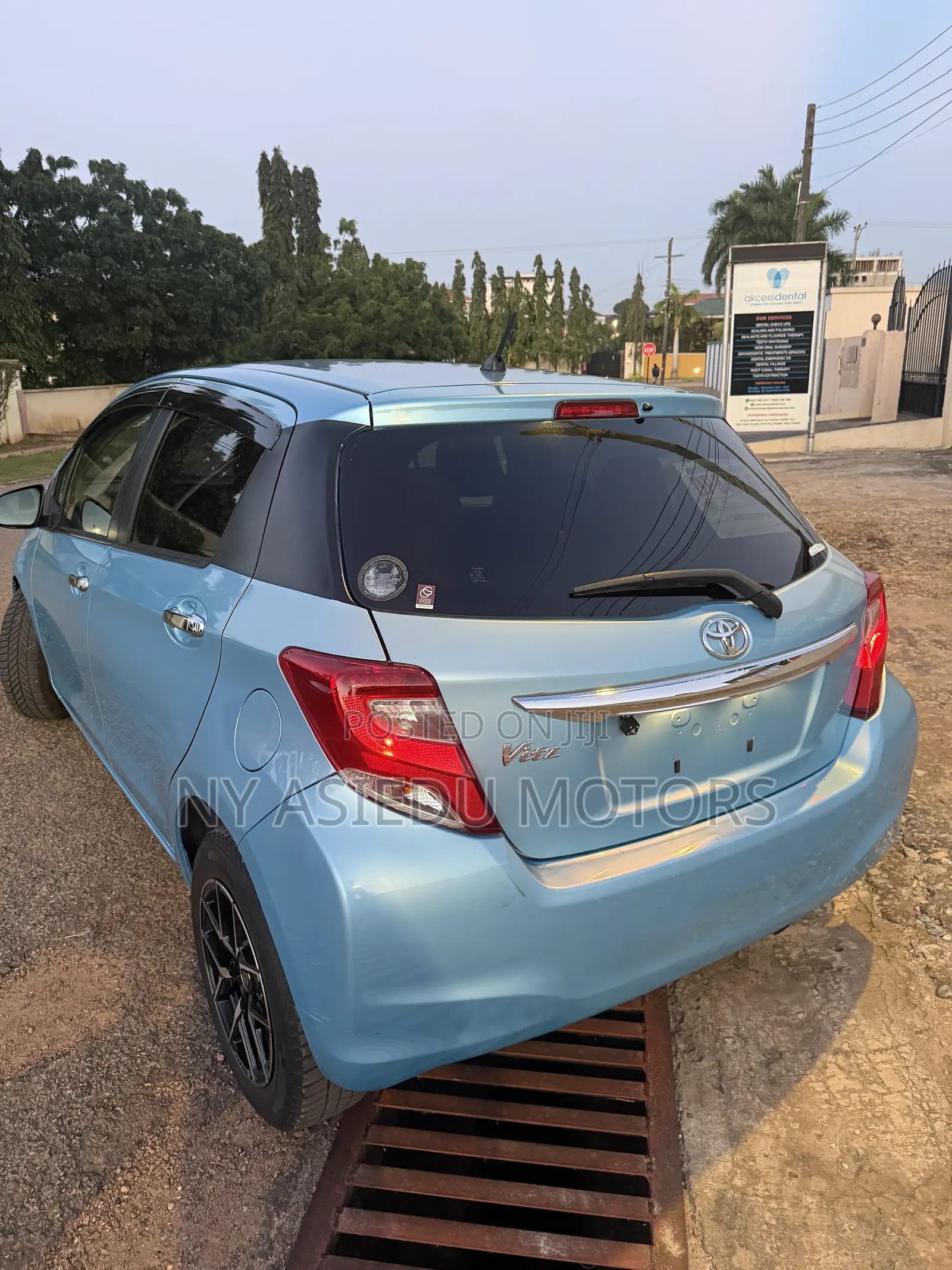 Toyota Vitz 1.3 FWD 5dr 2016 Blue