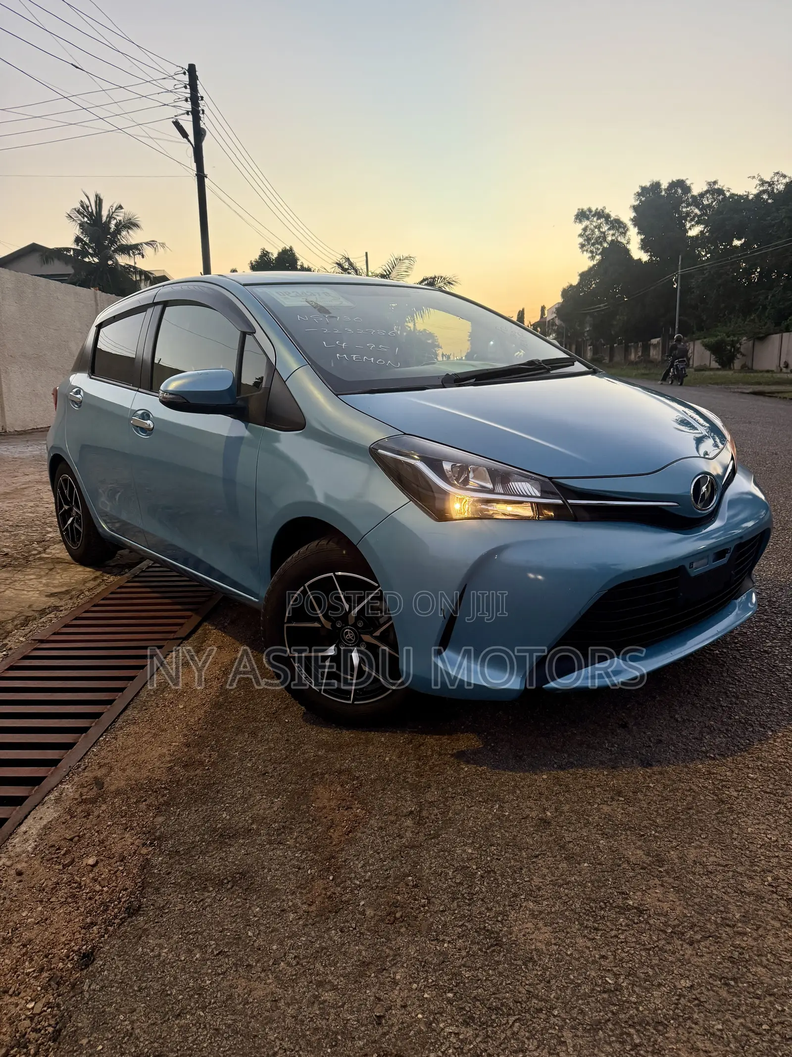 Toyota Vitz 1.3 FWD 5dr 2016 Blue