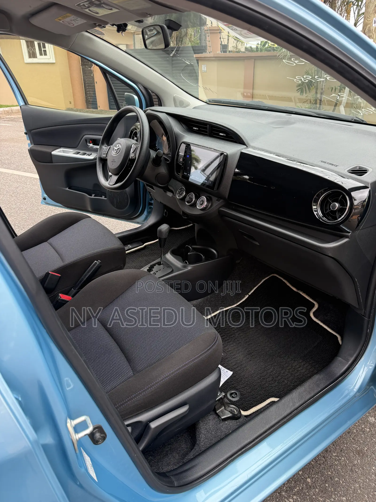 Toyota Vitz 1.3 FWD 5dr 2016 Blue