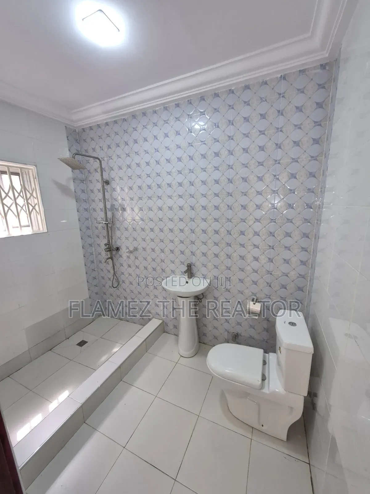 3bdrm House in Reggies Court, Amasaman for sale