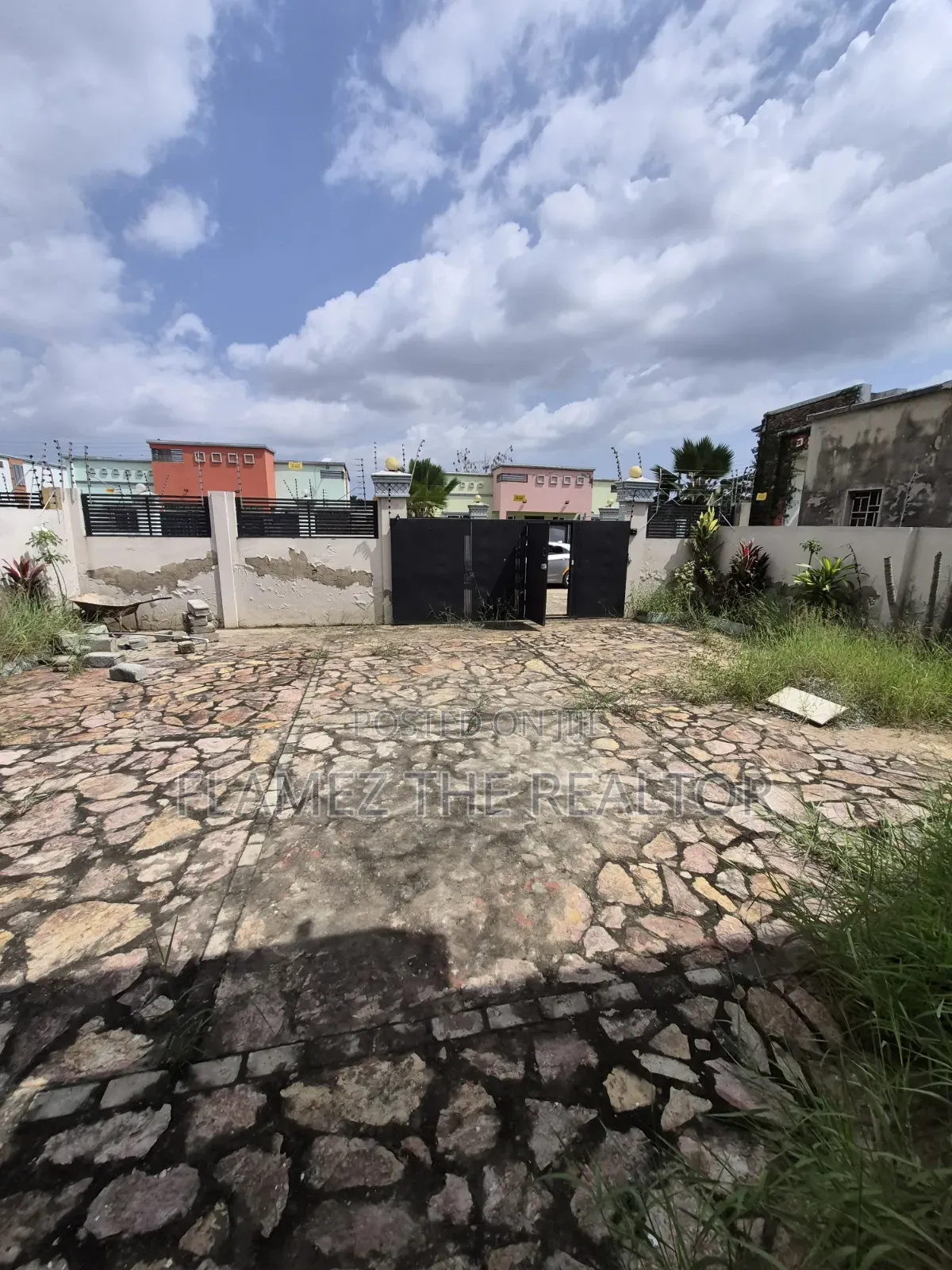 3bdrm House in Reggies Court, Amasaman for sale