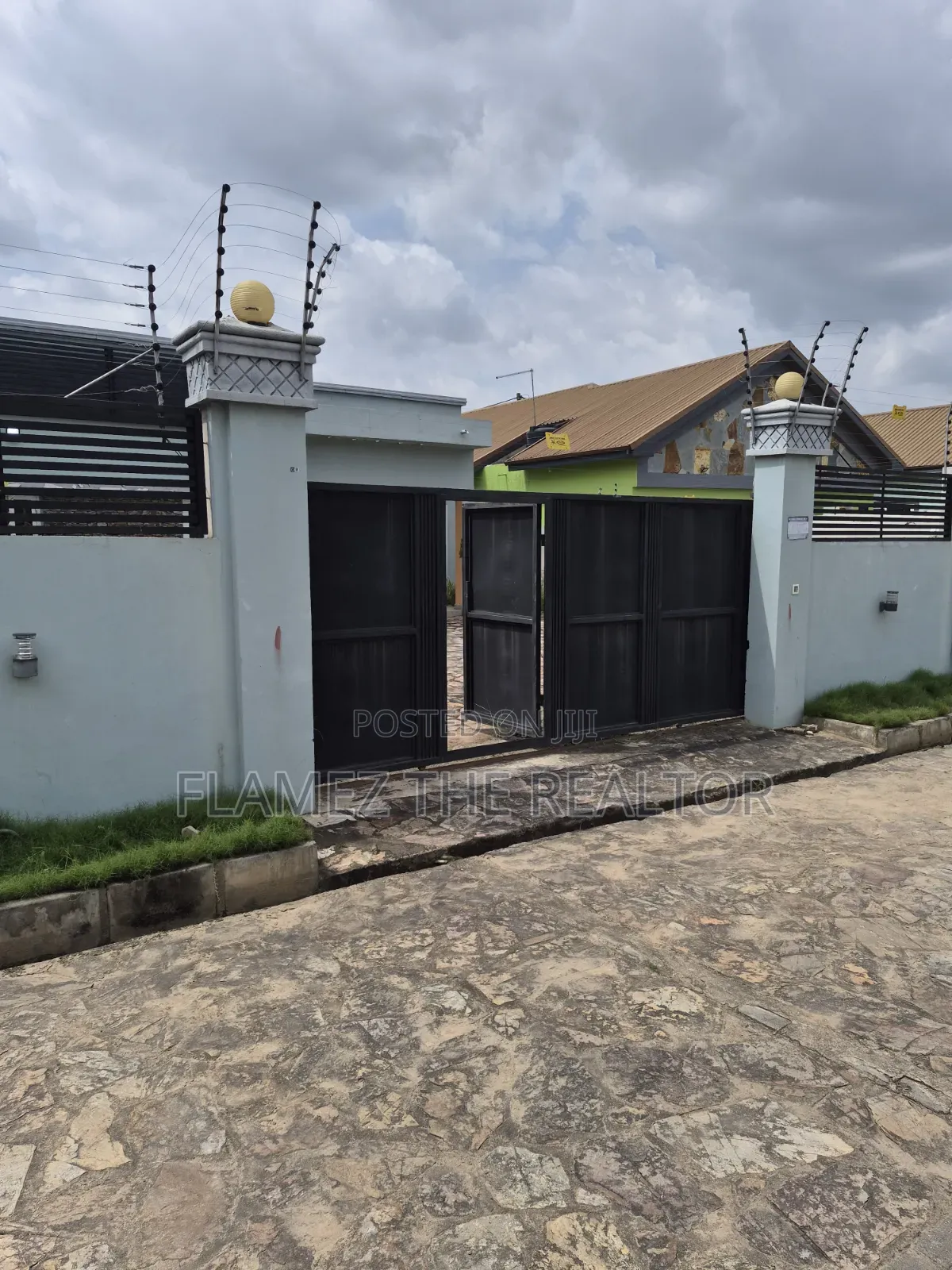 3bdrm House in Reggies Court, Amasaman for sale