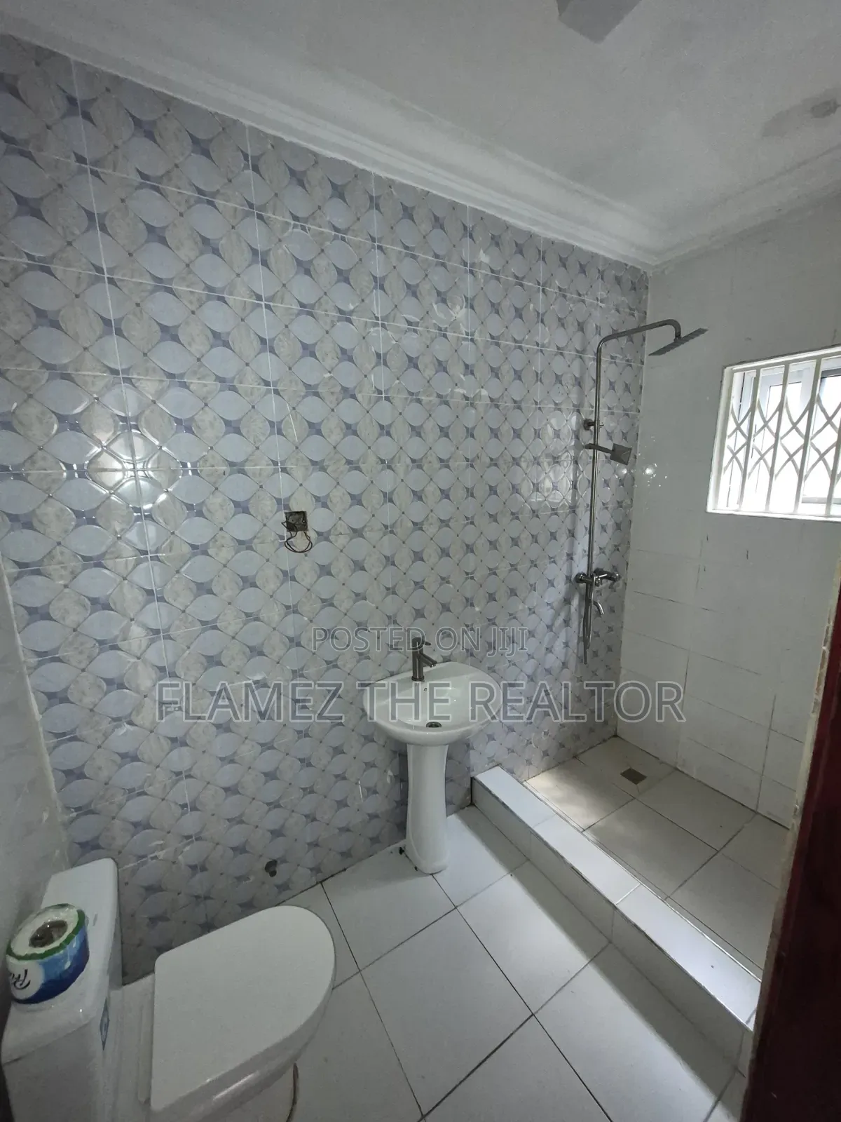 3bdrm House in Reggies Court, Amasaman for sale