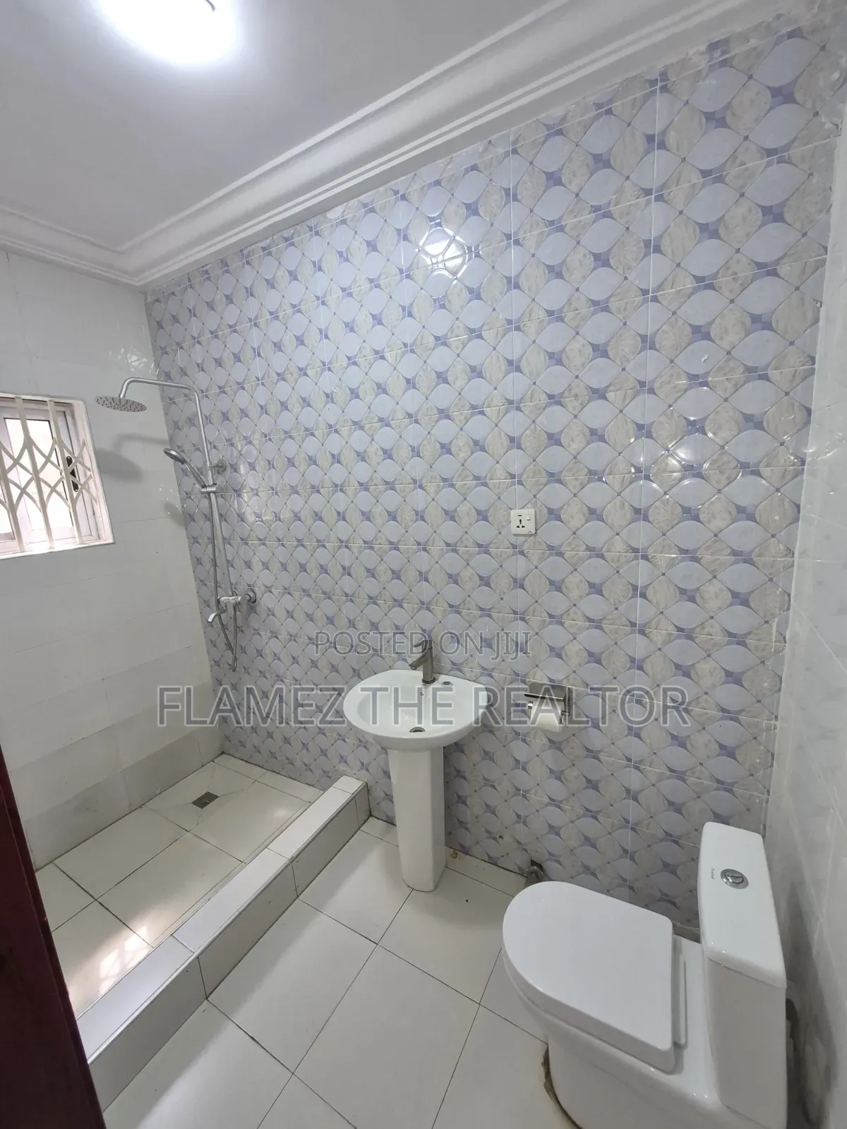 3bdrm House in Reggies Court, Amasaman for sale