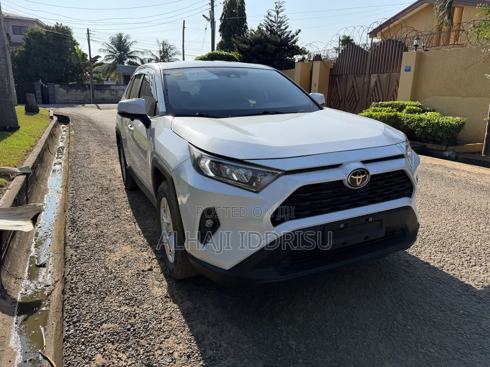 Toyota RAV4 LE FWD 2024 White