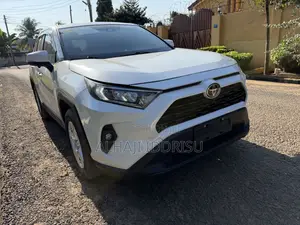 Toyota RAV4 LE FWD 2024 White