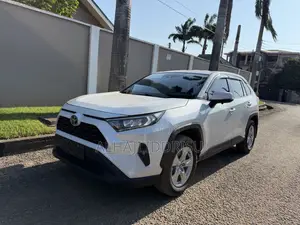 Toyota RAV4 LE FWD 2024 White