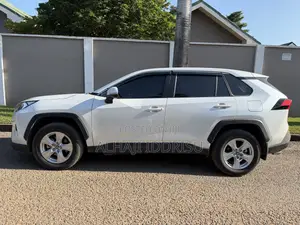 Toyota RAV4 LE FWD 2024 White