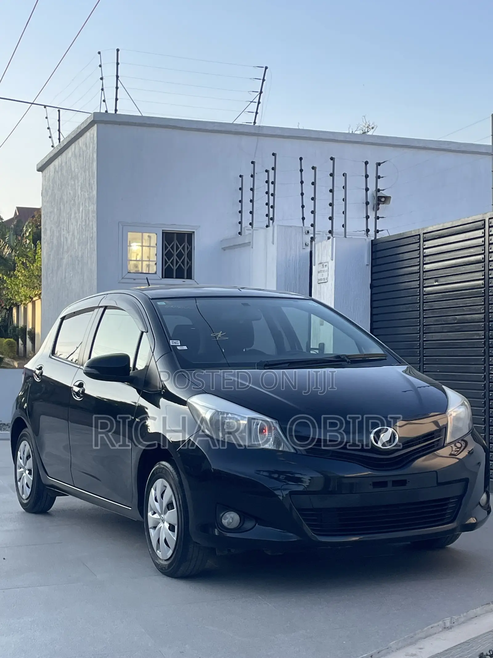 Toyota Vitz 1.3 AWD 5dr 2013 Black