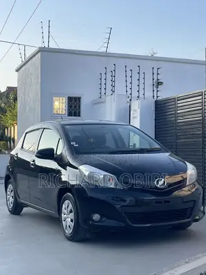 Toyota Vitz 1.3 AWD 5dr 2013 Black