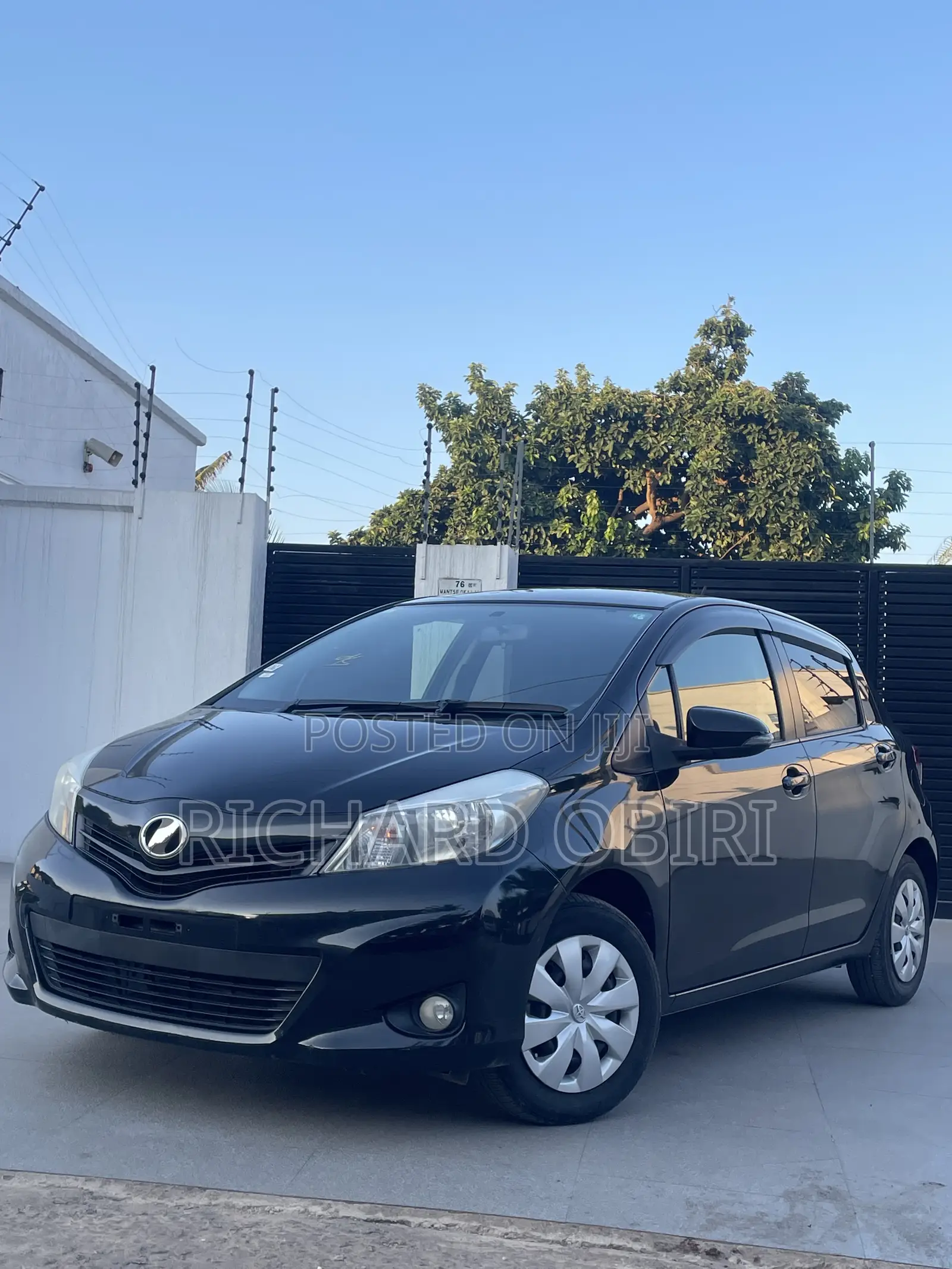 Toyota Vitz 1.3 AWD 5dr 2013 Black