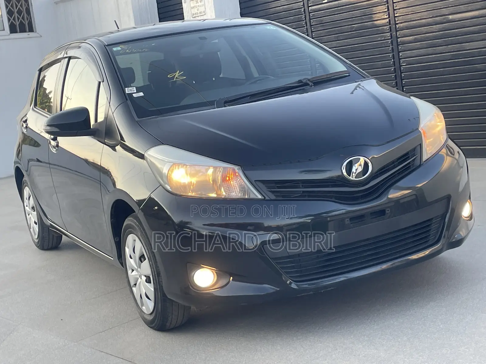 Toyota Vitz 1.3 AWD 5dr 2013 Black