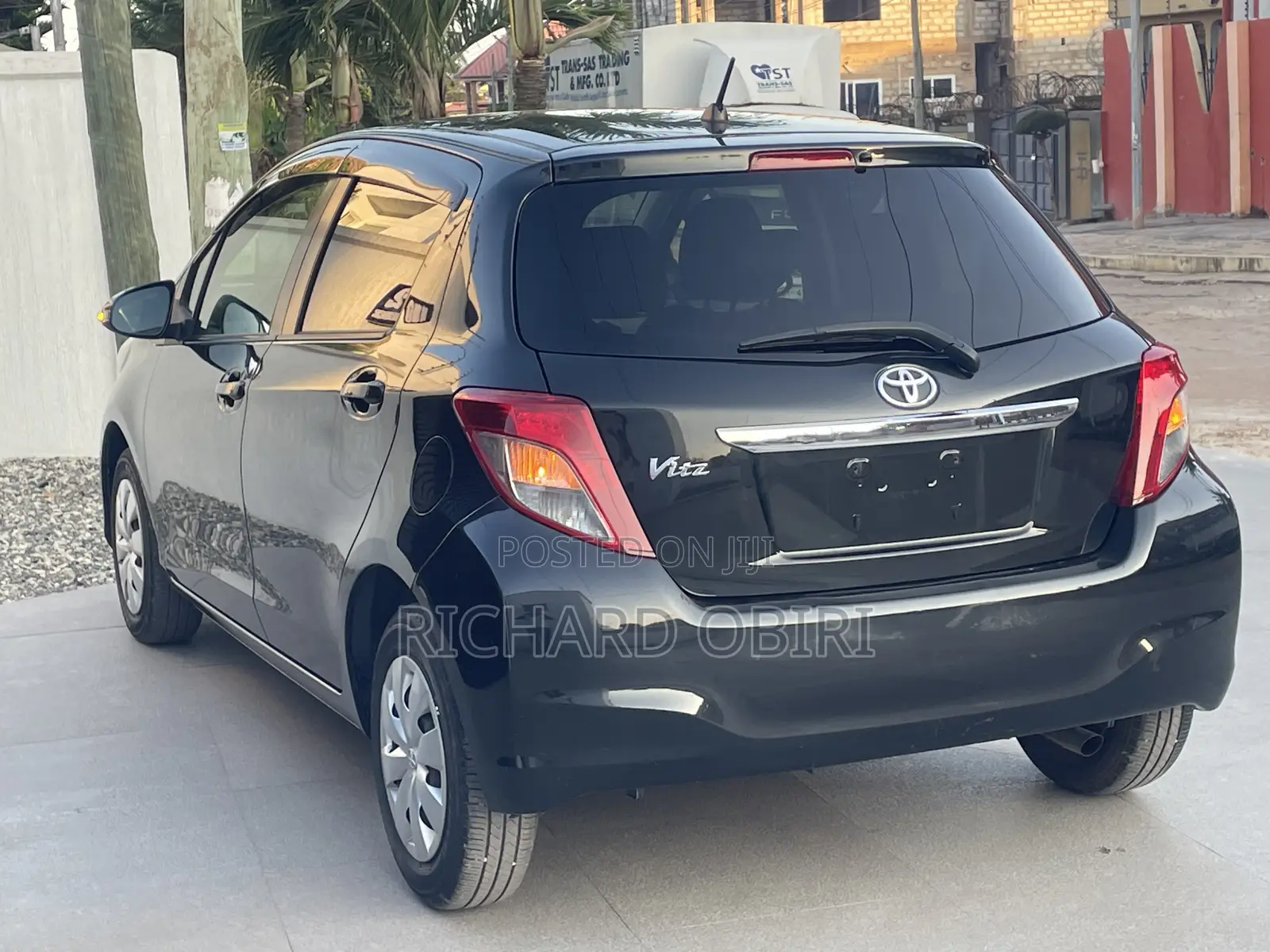Toyota Vitz 1.3 AWD 5dr 2013 Black