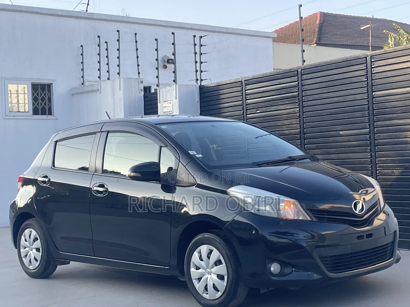 Toyota Vitz 1.3 AWD 5dr 2013 Black