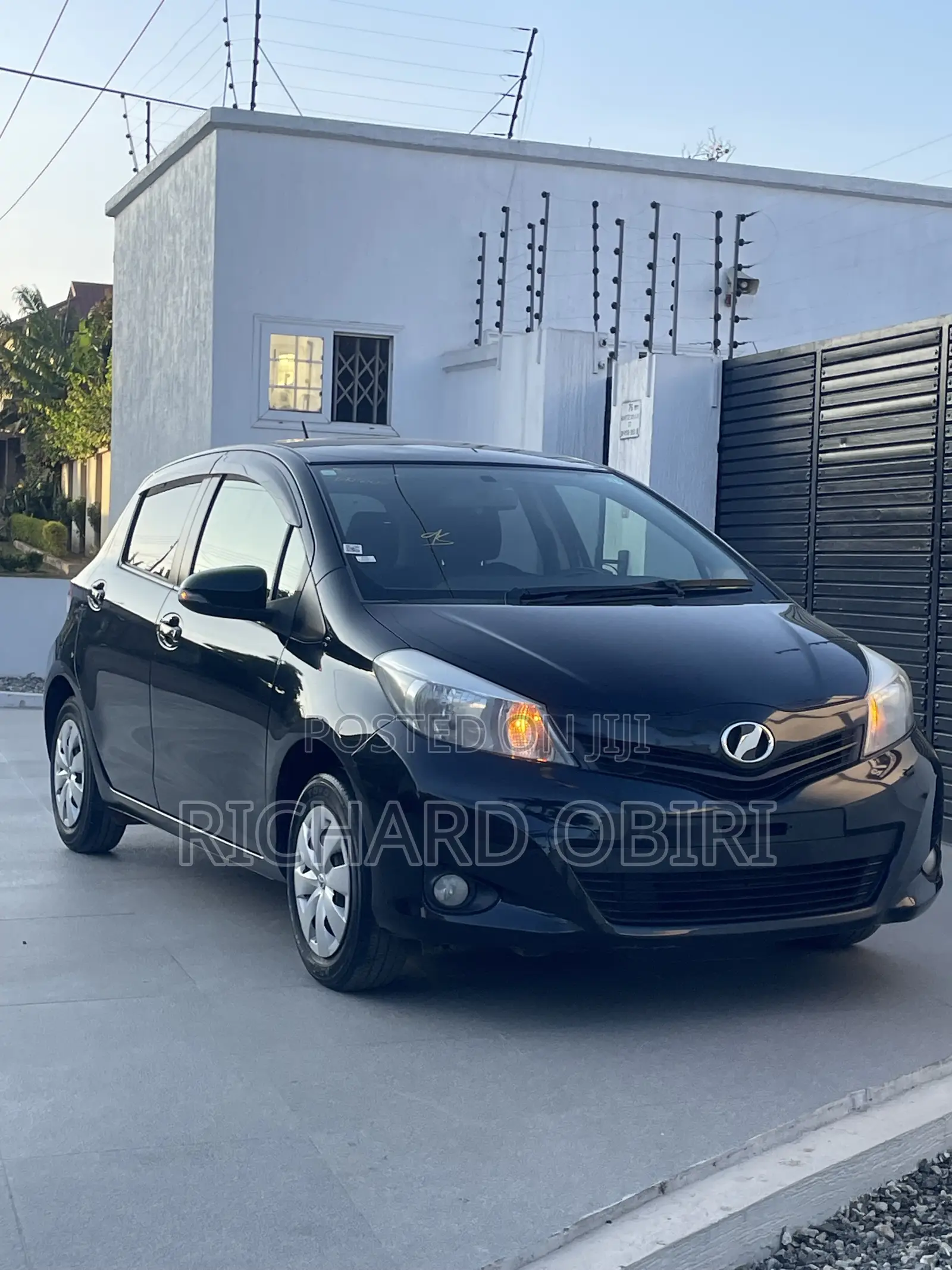Toyota Vitz 1.3 AWD 5dr 2013 Black