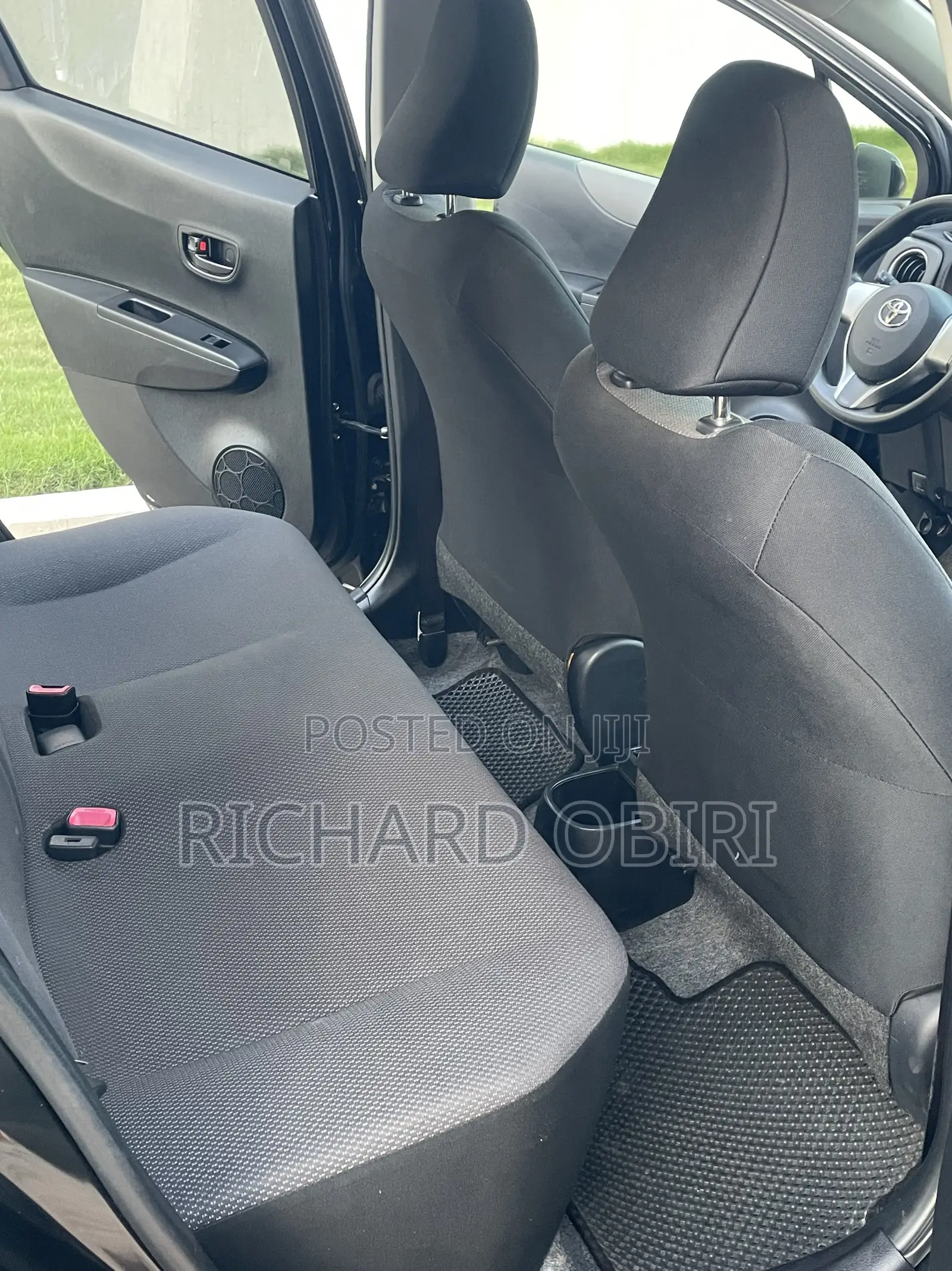 Toyota Vitz 1.3 AWD 5dr 2013 Black