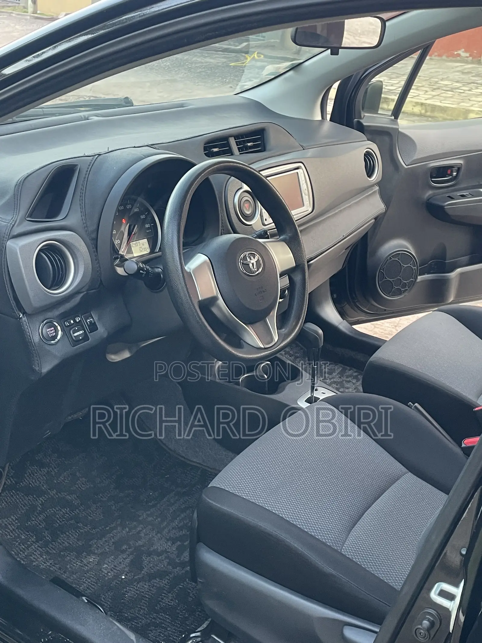 Toyota Vitz 1.3 AWD 5dr 2013 Black