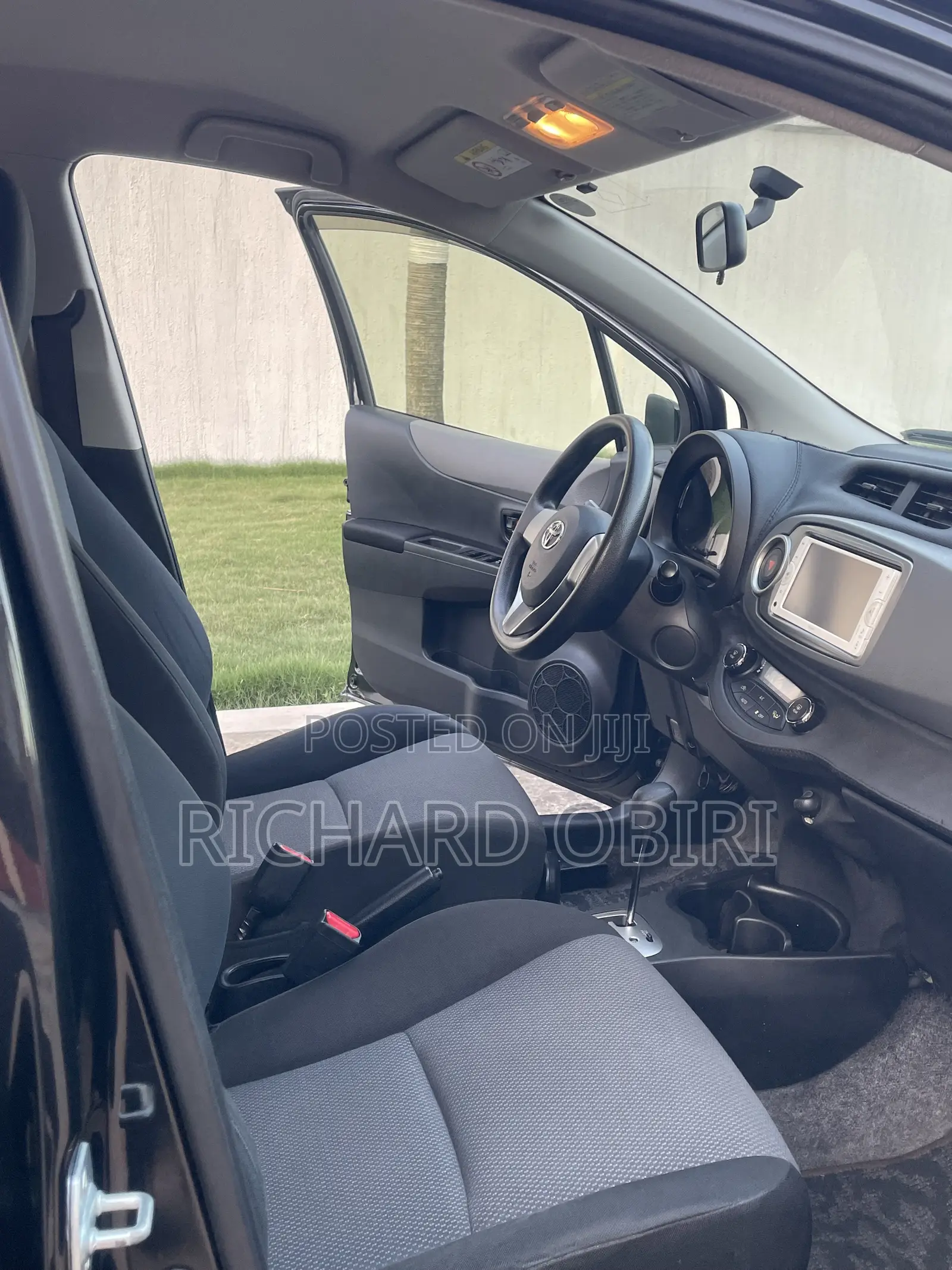 Toyota Vitz 1.3 AWD 5dr 2013 Black