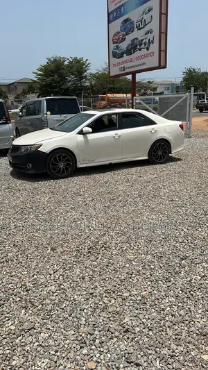 Toyota Camry SE 4dr Sedan (2.5L 4cyl 6A) 2013 White