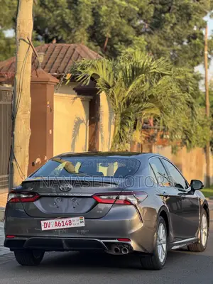 Toyota Camry SE 2023 Gray