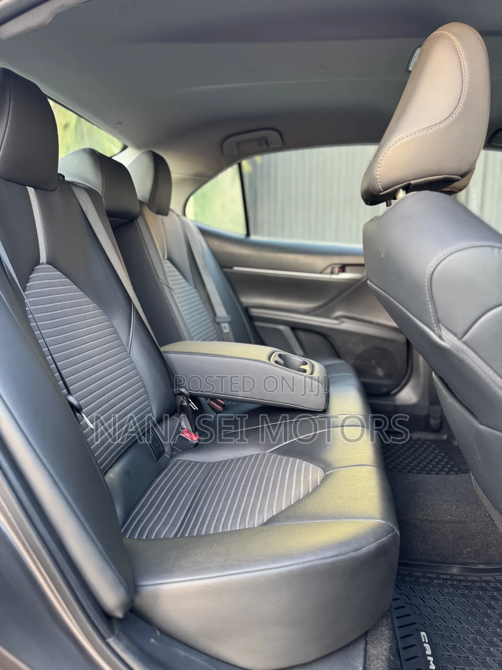 Toyota Camry SE 2023 Gray