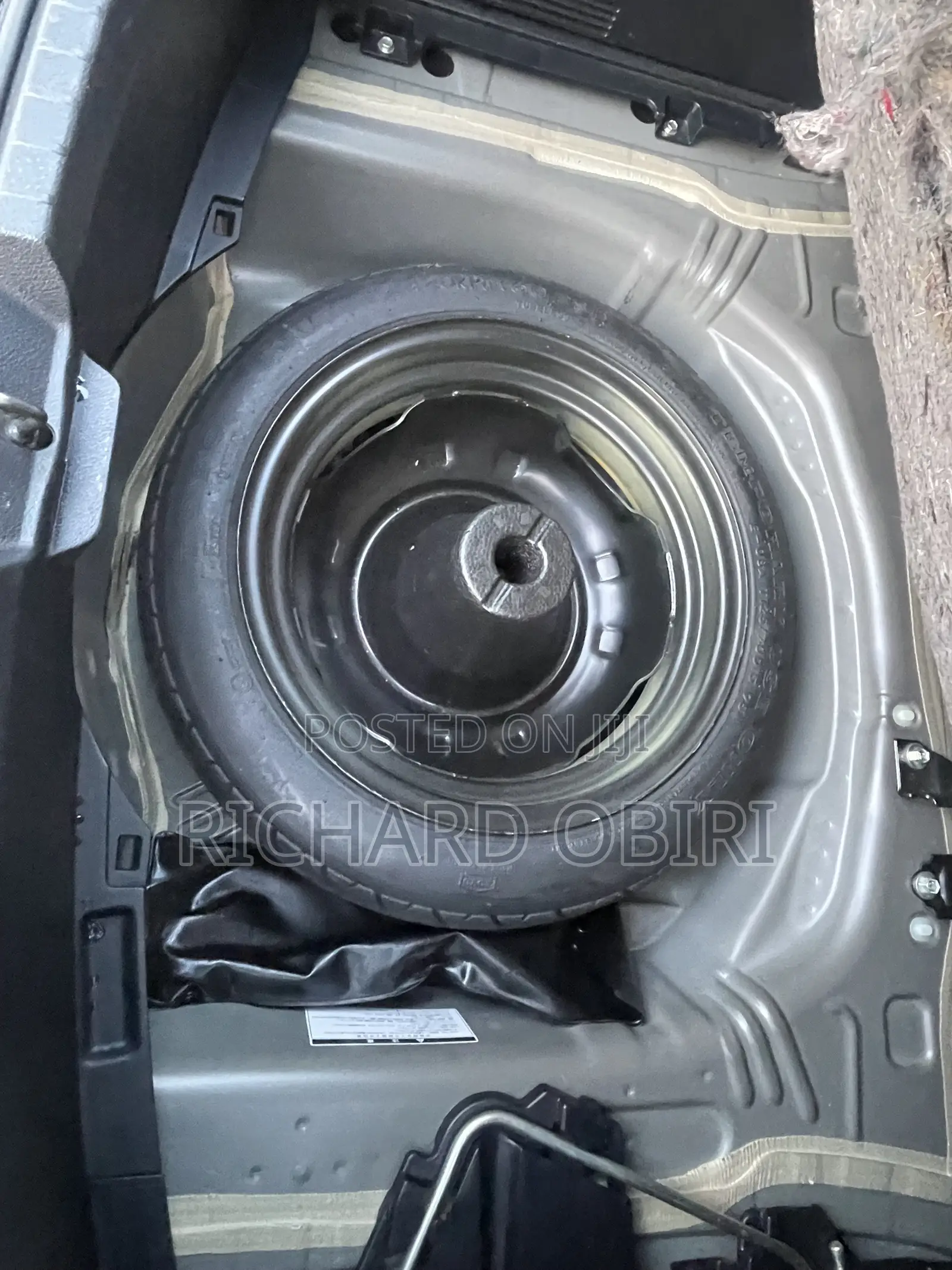 Toyota Vitz 1.3 AWD 5dr 2013 Black
