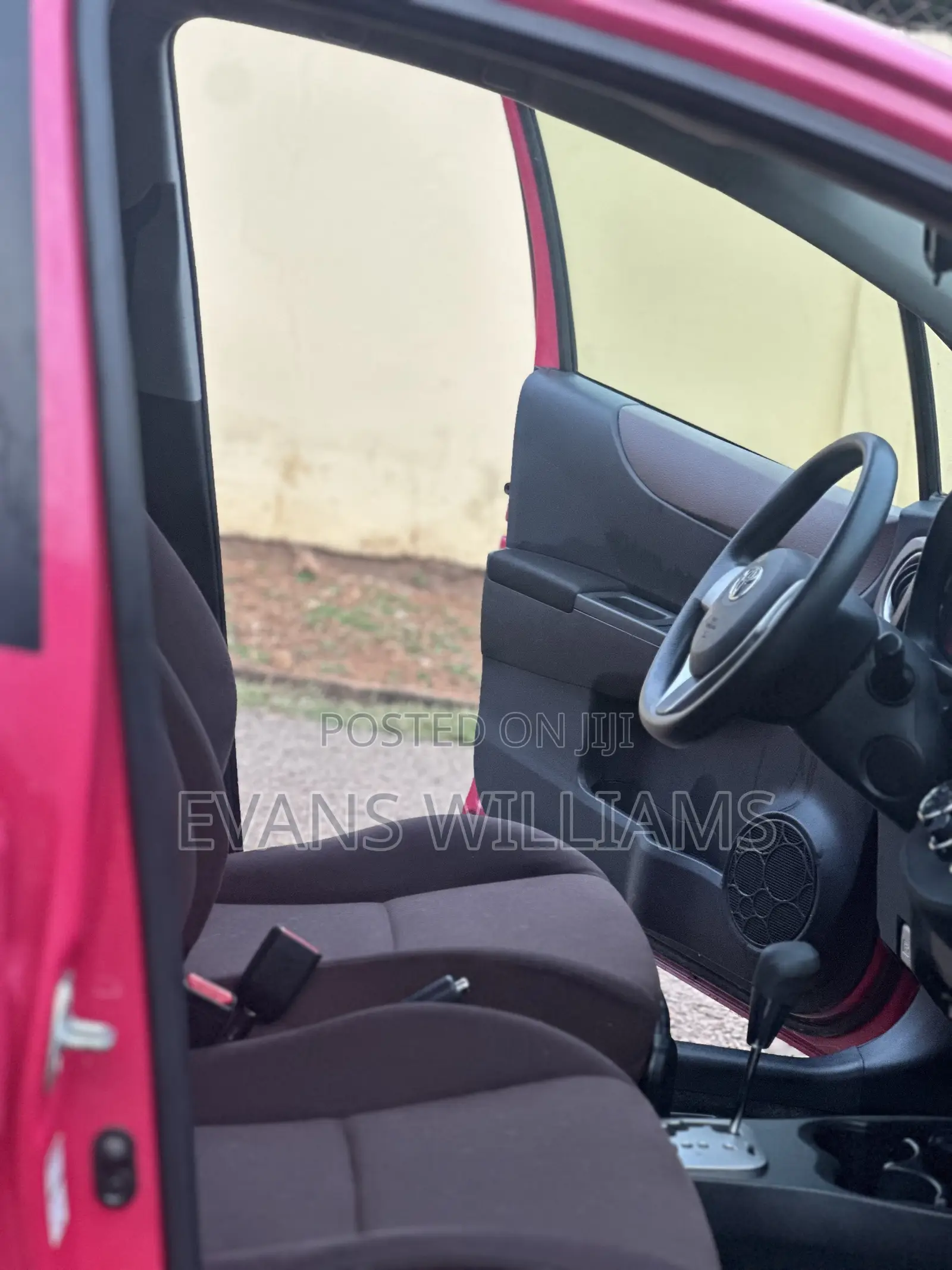 Toyota Vitz 1.3 FWD 5dr 2012 Pink