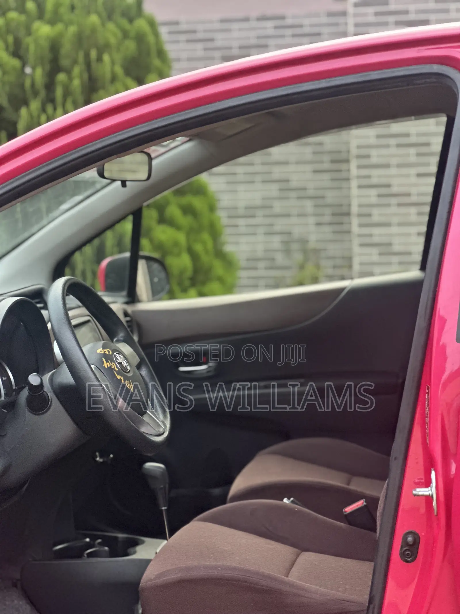 Toyota Vitz 1.3 FWD 5dr 2012 Pink