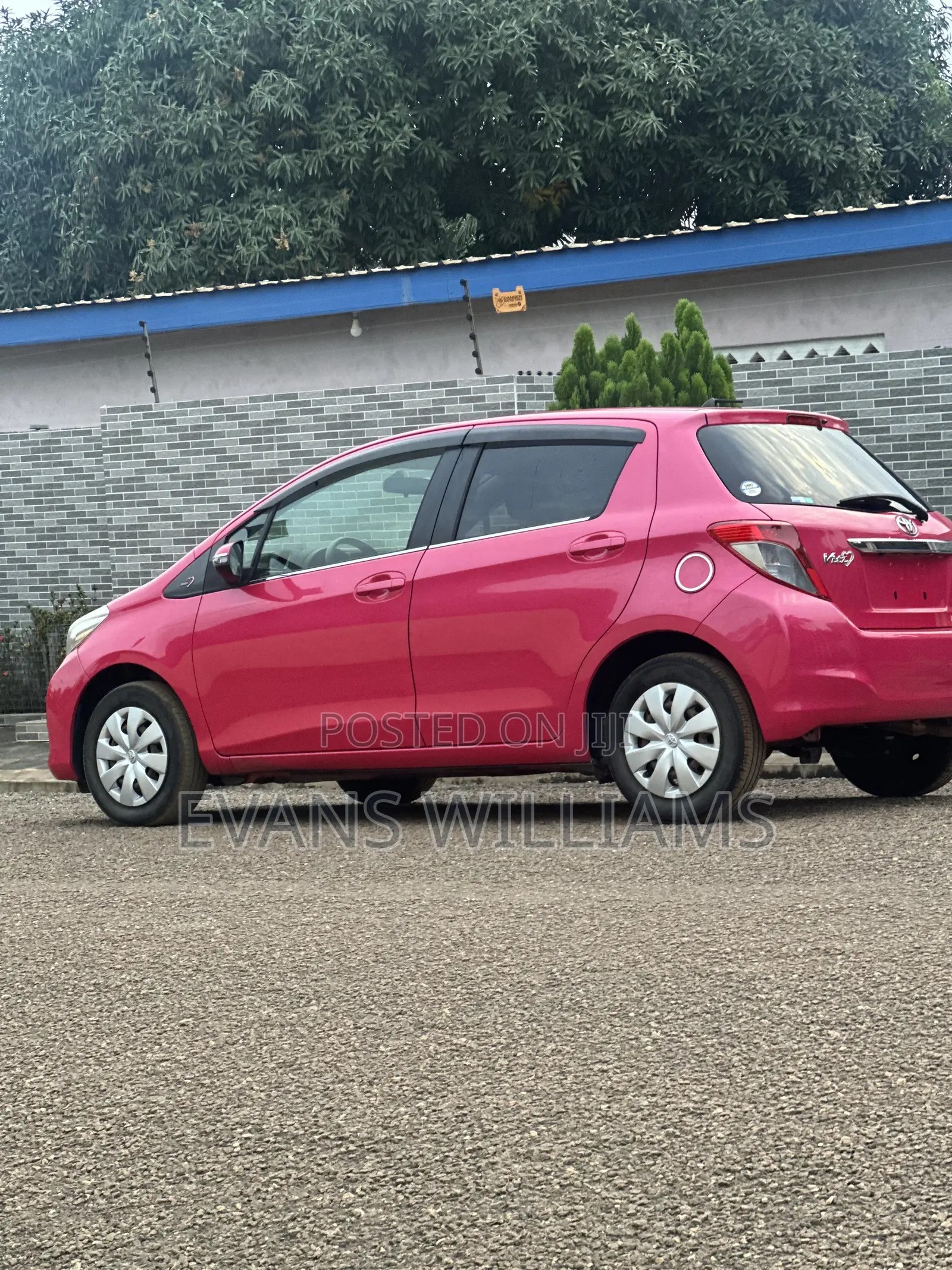 Toyota Vitz 1.3 FWD 5dr 2012 Pink
