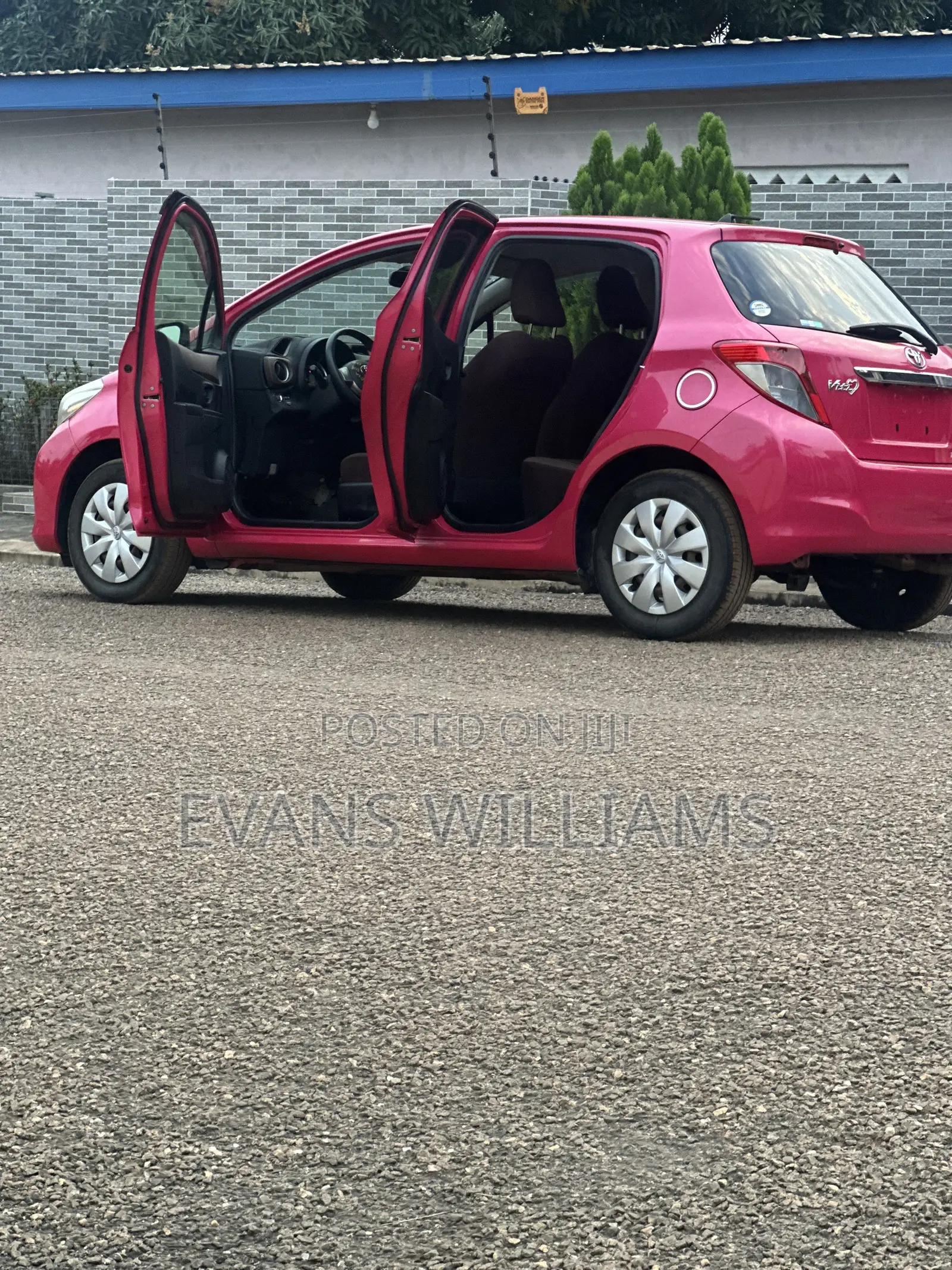 Toyota Vitz 1.3 FWD 5dr 2012 Pink