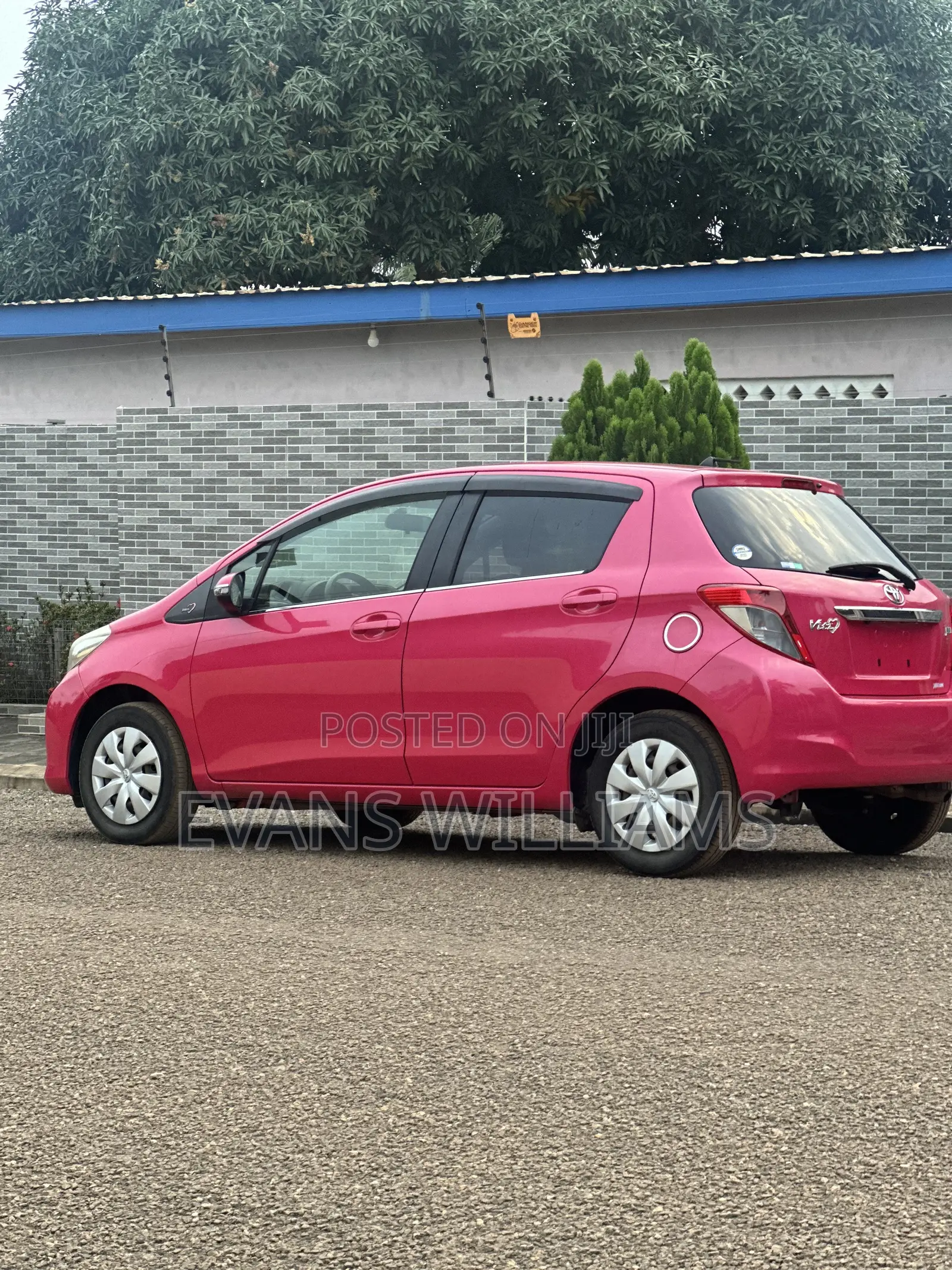 Toyota Vitz 1.3 FWD 5dr 2012 Pink