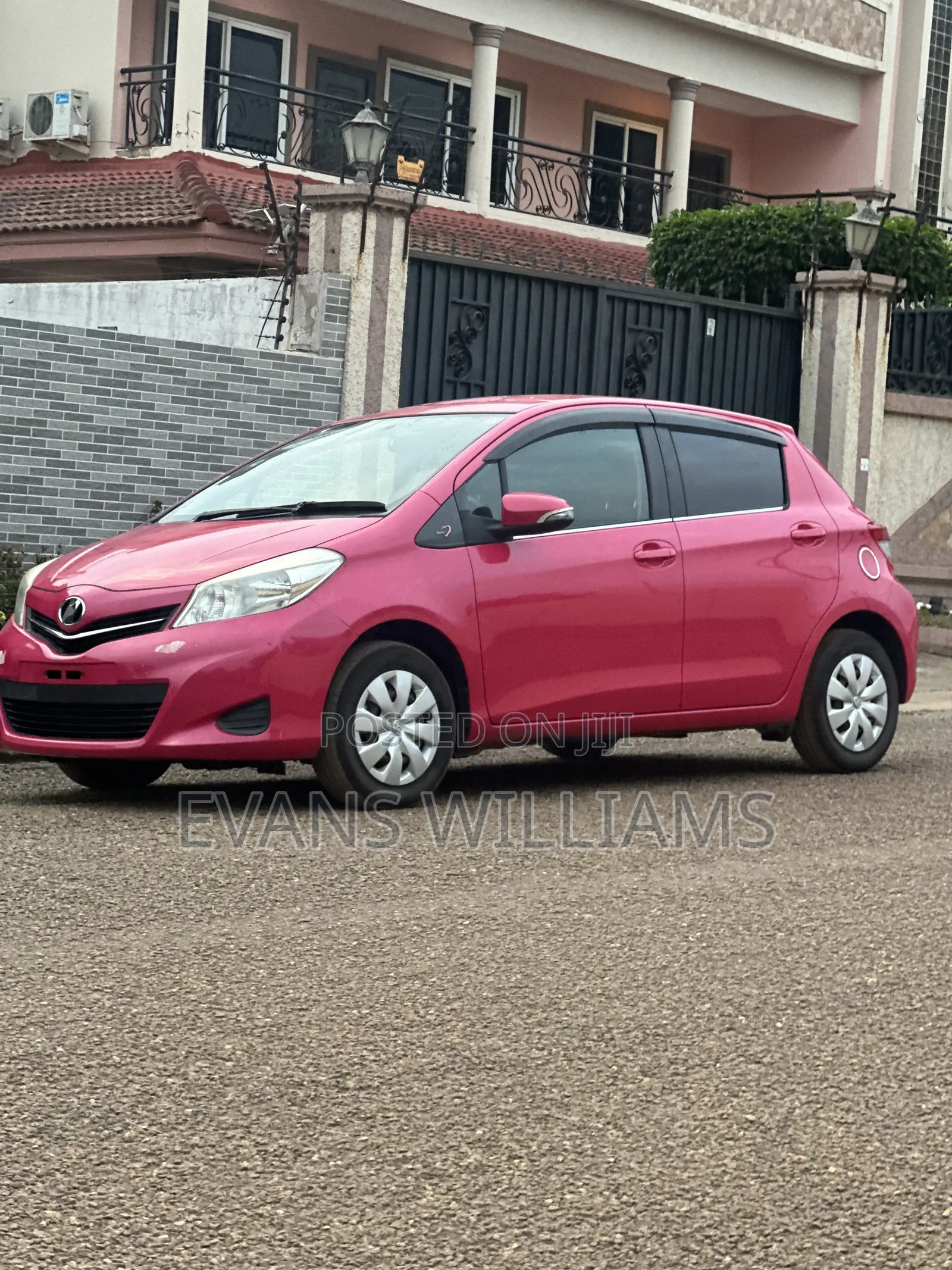 Toyota Vitz 1.3 FWD 5dr 2012 Pink