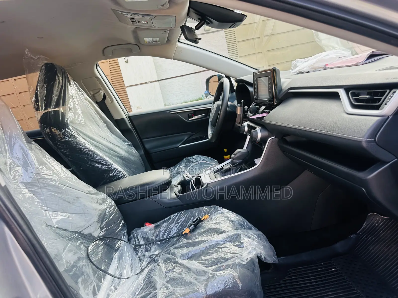 Toyota RAV4 LE 2022 Silver