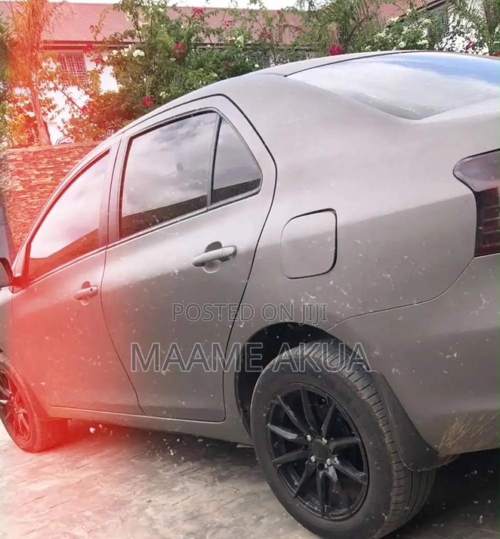 Toyota Yaris 2012 Gray