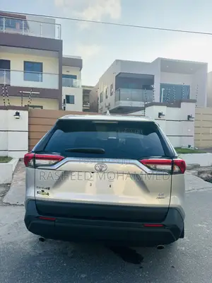 Toyota RAV4 LE 2022 Silver