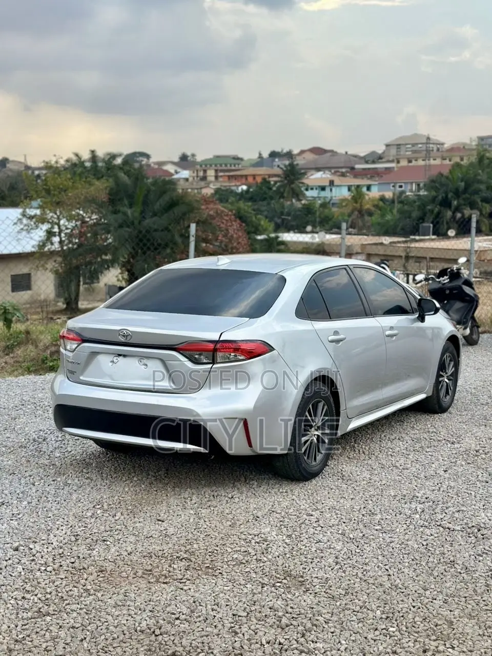 Toyota Corolla LE 2020 Silver