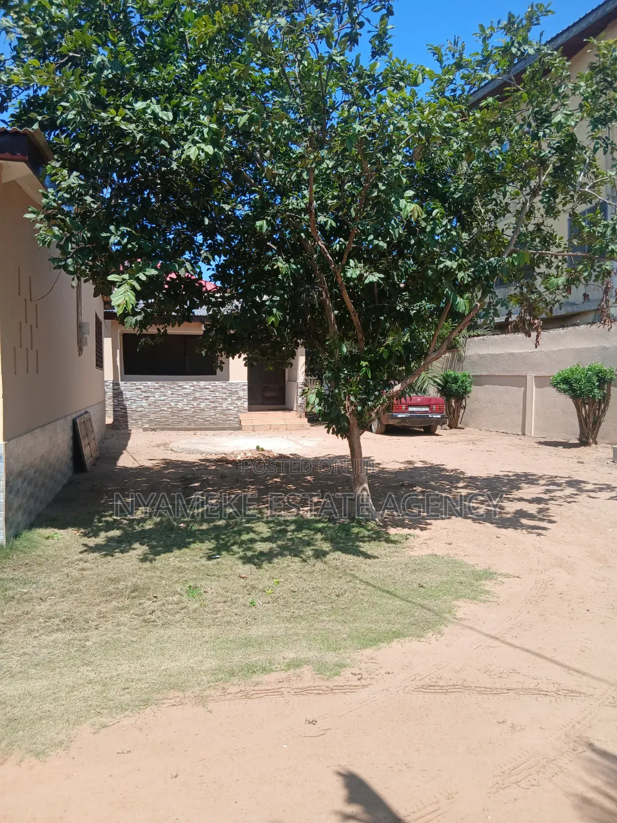 3bdrm Apartment in State Housing, Exhibition for rent