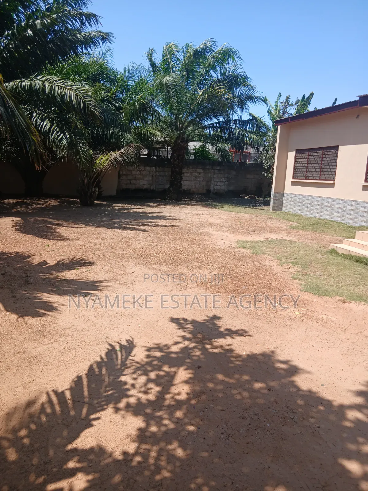 3bdrm Apartment in State Housing, Exhibition for rent